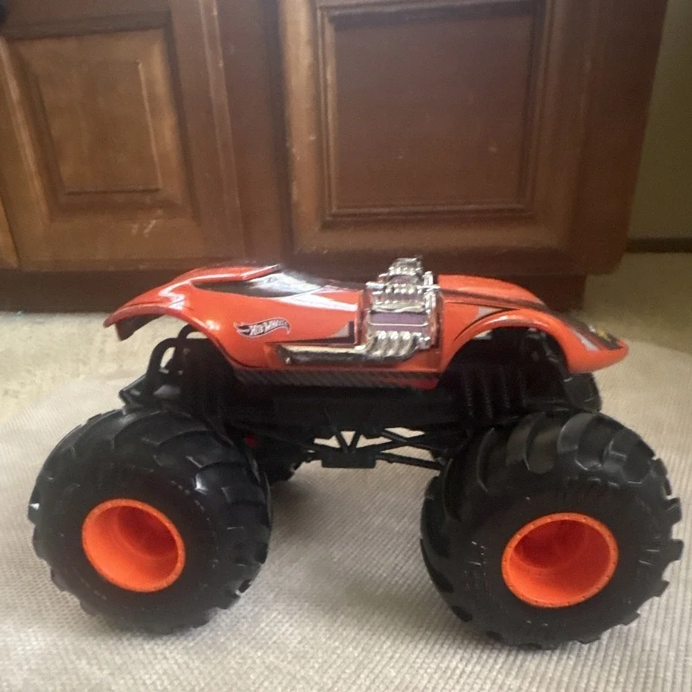 Hot Wheels Monster Trucks Twin Mill 1:24 Diecast Orange Vehicle GBV27 2018